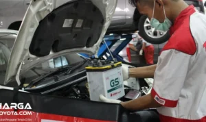 Pentingnya perawatan rutin setelah cara ganti aki mobil Toyota Camry Hybrid