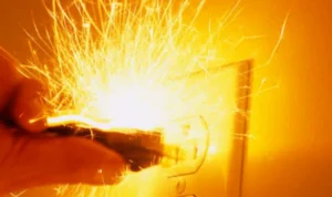 Penyebab teknis lainnya yang memperparah percikan