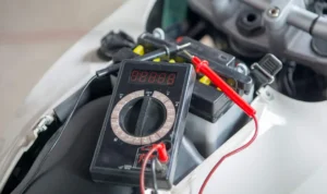 Penyebab umum mengapa orang memilih aki ampere rendah