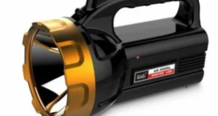 Rekomendasi senter LED untuk membantu ganti aki mobil