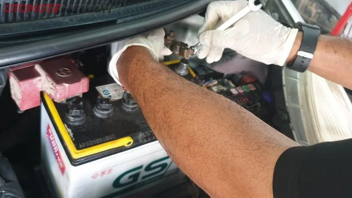 Resiko Salah Urutan Lepas Kabel Aki pada Kendaraan