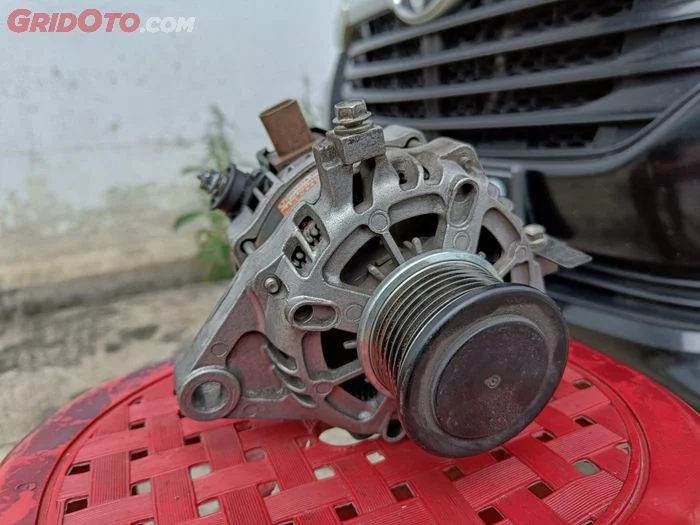 Tanda Alternator Mobil Rusak Bukan Akinya yang Soak: Mengidentifikasi Gejala Utama