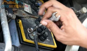 Tanda kabel massa aki mobil rusak atau kendor: Gejala yang Harus Diketahui