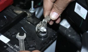 Tips dan trik agar aki mobil tetap awet