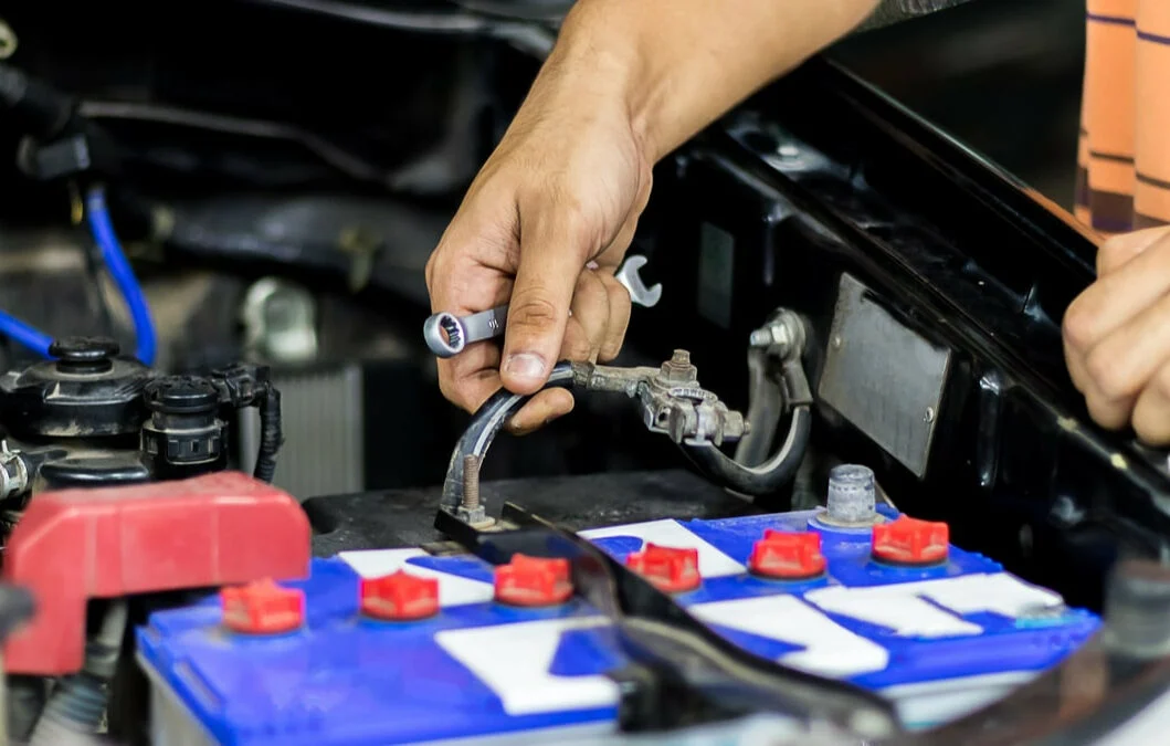 Tips memasang aki mobil agar kuat starter di suhu pegunungan yang dingin