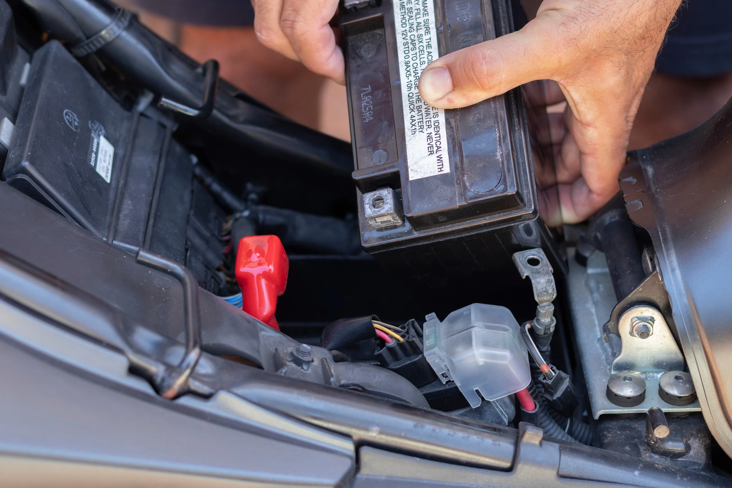 Tips memilih aki mobil yang tahan guncangan (High Vibration Resistance)