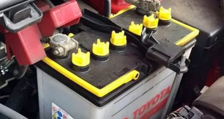 Tips menghindari penipuan aki mobil rekondisi (aki bekas dicat baru)