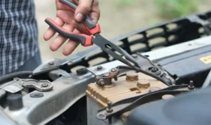Tips pasang aki mobil agar kuat starter saat mesin dingin