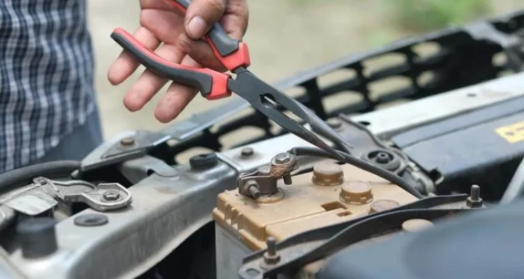Tips pasang aki mobil agar kuat starter saat mesin dingin