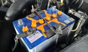 Tips penting dalam cara pasang aki mobil Kia Sonet agar tahan lama