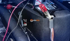 Tips tambahan dalam cara pasang aki mobil agar lampu kabin tidak redup