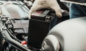 Tips Tambahan untuk Memastikan Keamanan dan Keawetan Aki